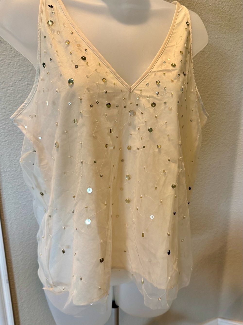LOFT Cream Sequin V-Neck Top Sz Medium NWT